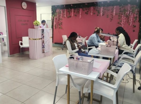 PinkMeUp | A 1hour 45 min Pamper Session With Tea and Cake for 2