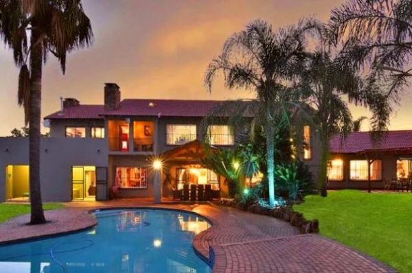 Care on Location | A Luxury 1-Night Stay for Two including A 3-Course Dinner