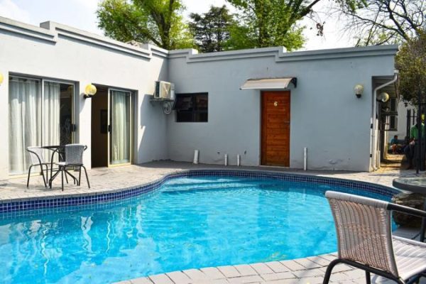 Melrose Hideout BnB | Luxury1 Night Stay For 2 Incl Full body Massage and Breakfast