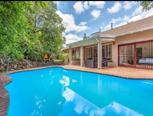 Sandton Hideout | 1 Night Stay & Full Body Massage incl Breakfast For 2
