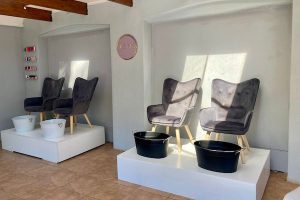 Vee Fab Beauty and Spa | 70 Minute Spa Package with Swedish Massage For 1