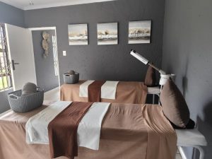 Top Notch Wellness Spa | The Ultimate Relaxation Package for One incl Cheese, Crackers and Juice