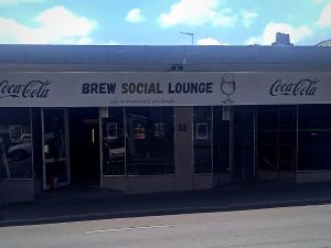 Brew Lounge Tygervalley | Large Pizzas and a Hookah Pipe Deal for 4 Incl 4 Gin & Tonics