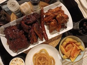 Cafe Evannah | 1KG BBQ Pork Ribs, 8 Winglets, Chips, Onion Rings, Coleslaw & Drinks for 2 People
