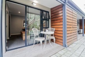 The Greens Guest House | Gorgeous King Room Incl an English Breakfast for 2