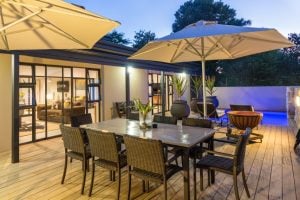 The Greens Guest House | Gorgeous King Room Incl an English Breakfast for 2