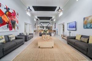 The Greens Guest House | Gorgeous King Room Incl an English Breakfast for 2