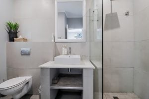 The Greens Guest House | Gorgeous King Room Incl an English Breakfast for 2