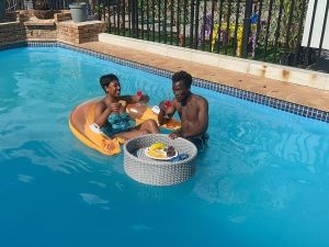 7 Palms Lodge and Spa | 2,5 HRS of Relaxation For 2 Incl A Floating Fruit, Snack Basket & Cocktails