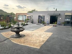 7 Palms Lodge and Spa | 2,5 HRS of Relaxation For 2 Incl A Floating Fruit, Snack Basket & Cocktails