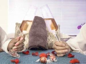 Urban Beauty Academy | 90 Min Swedish Full body Massage Incl a Charcuterie Cup & Champagne For 2 Poeple
