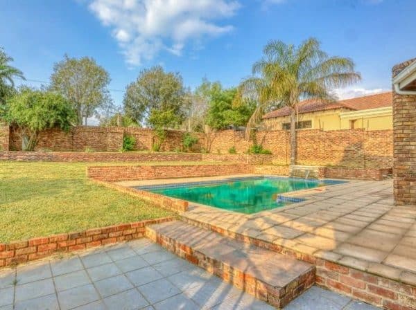 Epic Touch Sandton | Summertime Spa Package for 2 Incl Pool, Bubbly and Snacks (Copy)