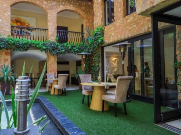 Mood Health Resorts | Stay For The Night and Indulge in a Milk Bath, Swedish Massage and a Body Mask For Two