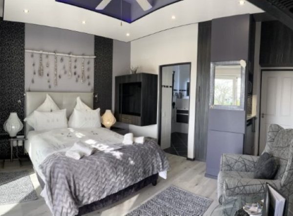 Farr Out Guesthouse | 1-Night Stay for Two in Black Mussel or White Mussel room