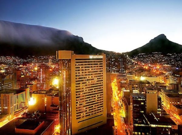 Mangwanani – Cape Sun Hotel | Luxury Full body Massage for 2 Incl Bubbly at this Boutique Spa