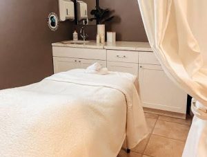 Bella Casa Guest House | Relax and Get Pampered with a 60 Min Massage Incl Welcome Drinks For 2
