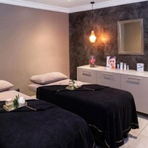Angel Guest House| Relax with a 60 Min Spa Package for 2 Incl Hot Stone, Reflexology, Head Massage and Drinks