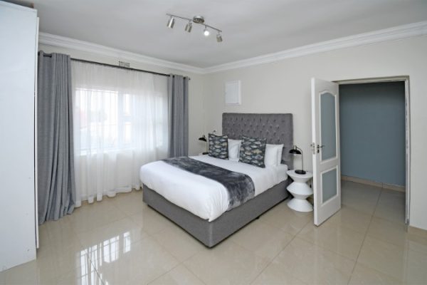 The Homestead Villa | Weekend Getaway for Twelve People In Our Luxury 6-Bedroom Villa All with Ensuite