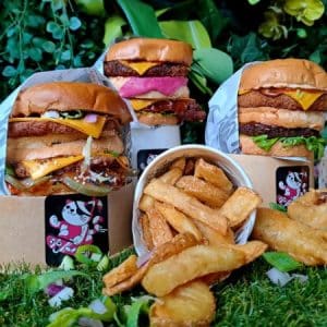 Pluckys Fried Chicken | The Deluxe Gourmet Deal Incl Any Side For 1