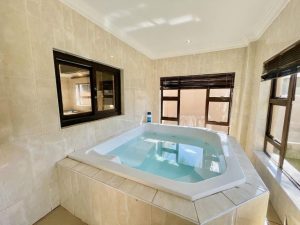 Reo Luxury Spa | A 90 Min Luxury Spa Package for 2 Incl Jacuzzi and A Glass of Champagne