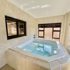 Reo Luxury Spa | A 90 Min Luxury Spa Package for 2 Incl Jacuzzi and A Glass of Champagne