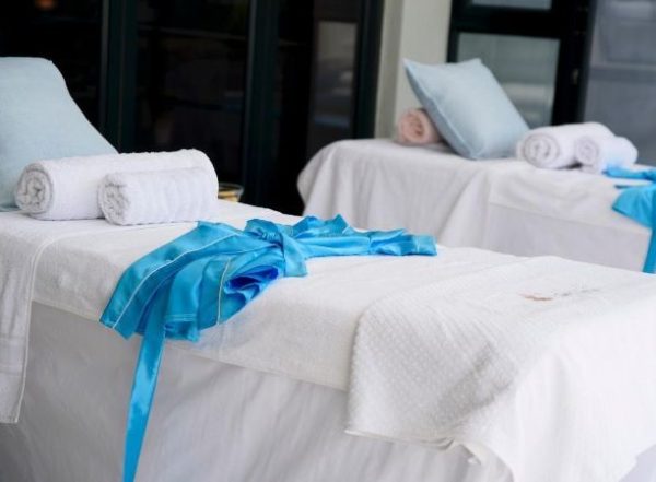 Reo Luxury Spa | A 90 Min Luxury Spa Package for 2 Incl Jacuzzi and A Glass of Champagne