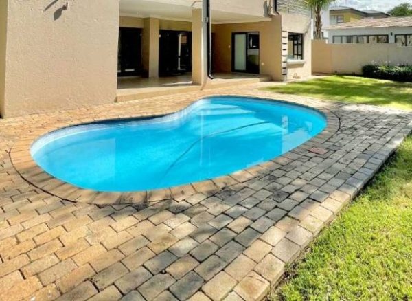 Reo Luxury Spa | A 90 Min Luxury Spa Package for 2 Incl Jacuzzi and A Glass of Champagne