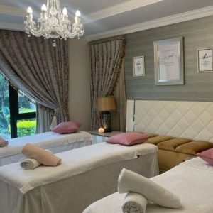 Reo Luxury Spa | A 90 Min Luxury Spa Package for 2 Incl Jacuzzi and A Glass of Champagne