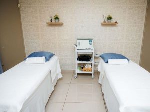 Reo Luxury Spa | A 90 Min Luxury Spa Package for 2 Incl Jacuzzi and A Glass of Champagne