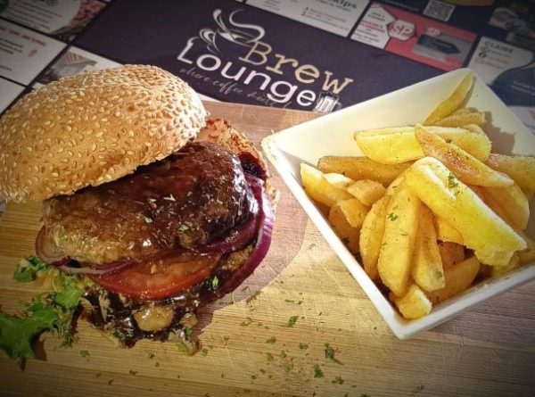 Brew Lounge Tygervalley | Delicious Brew Burgers with Chips and 500ml Castle lite for 4