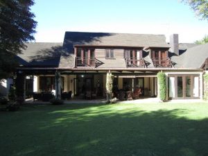 Loyas Tours | A 1 Night Relax & Recharge Getaway for 2 at The Sandton Lodge Incl Breakfast or a Picnic
