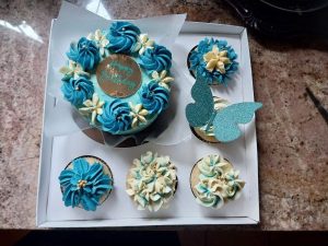 Honeybee Baker | 12 Cupcake Cakes on Order for Any Occasion, Colours at Your Own Choice