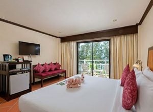 Travel Creationz | 7 Nights in Phuket, Thailand for 2 Incl Breakfasts And A Cabaret Show