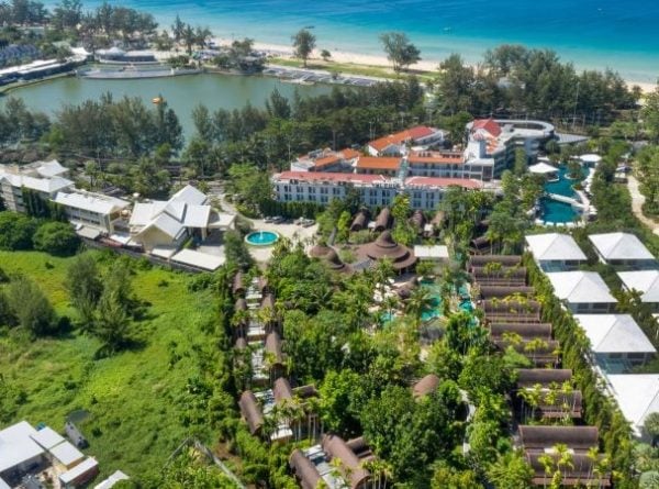 Travel Creationz | 7 Nights in Phuket, Thailand for 2 Incl Breakfasts And A Cabaret Show