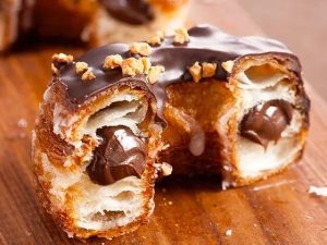 XO Cronuts | 2  Dbl Cronut Milkshakes + 2 Free Cronuts Or 4 Gourmet Filled Cronuts + 2 Free Cronuts