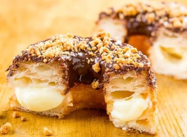 XO Cronuts | 2  Dbl Cronut Milkshakes + 2 Free Cronuts Or 4 Gourmet Filled Cronuts + 2 Free Cronuts